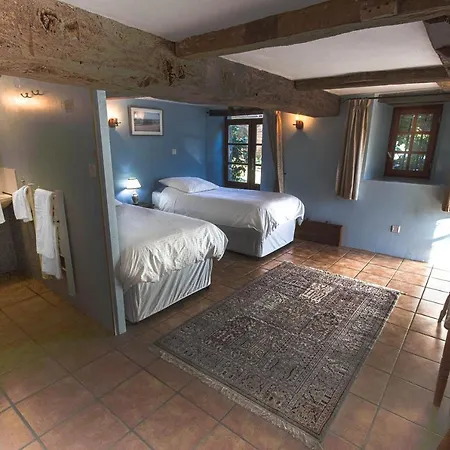 Les Quatre Siecles Bed & Breakfast Herce