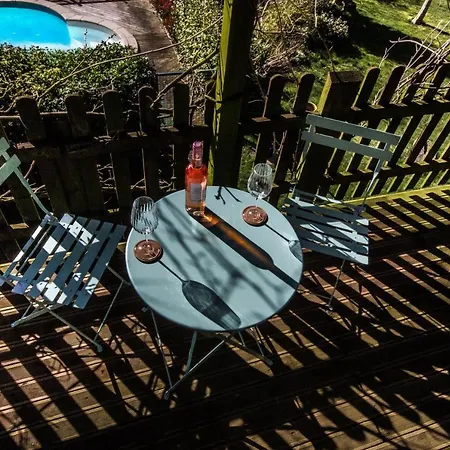 Les Quatre Siecles Bed & Breakfast 3*