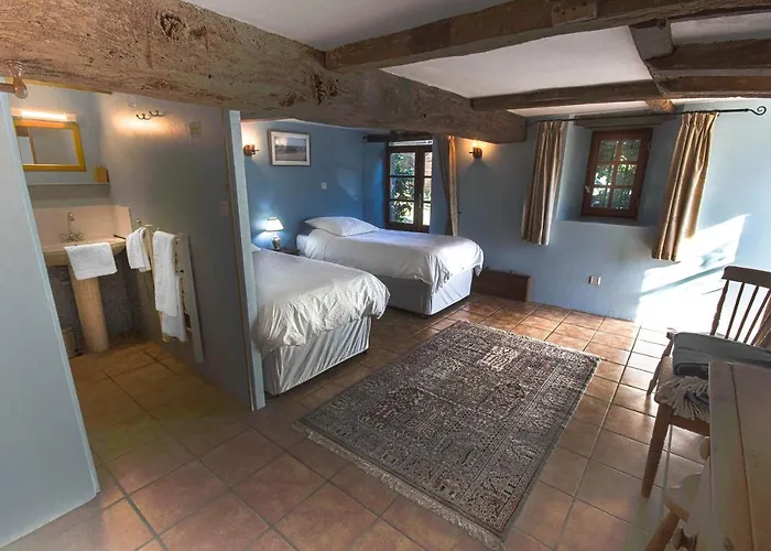 Les Quatre Siècles Bed & Breakfast Herce